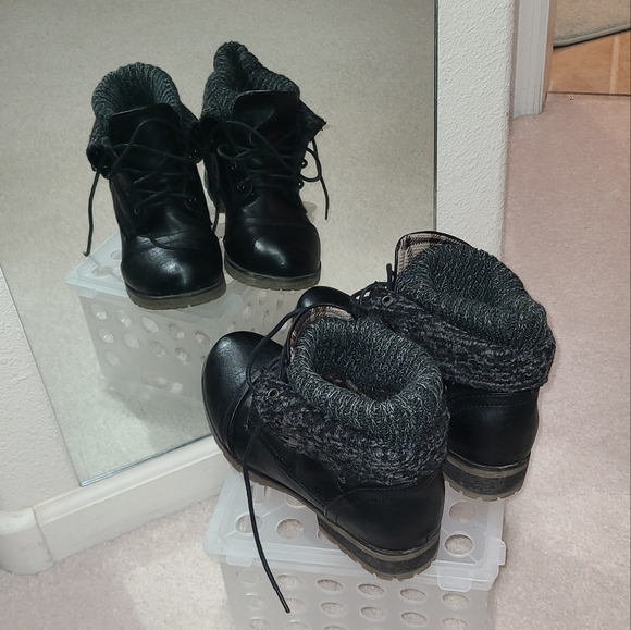 Boots - Picture 6 of 8